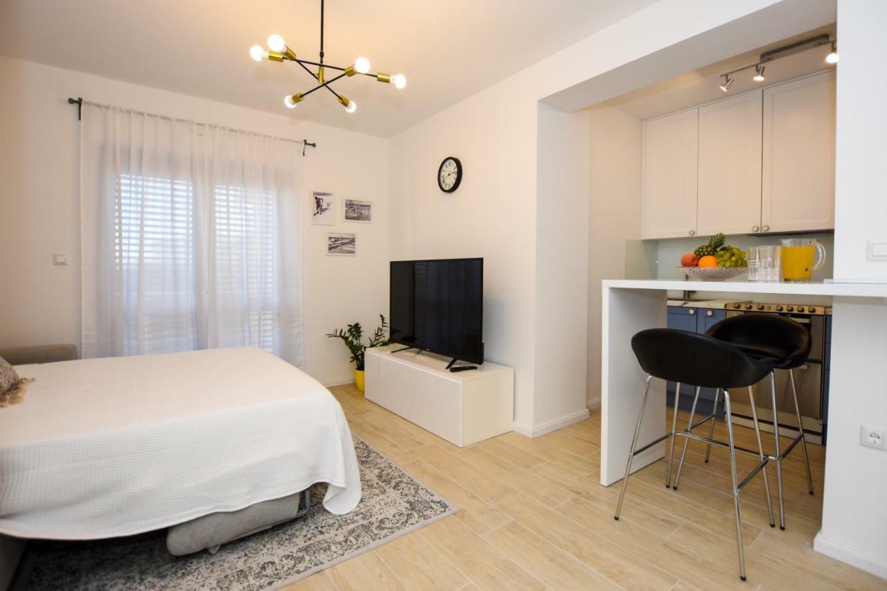 Apartments Villa Laura Pag Town Bagian luar foto