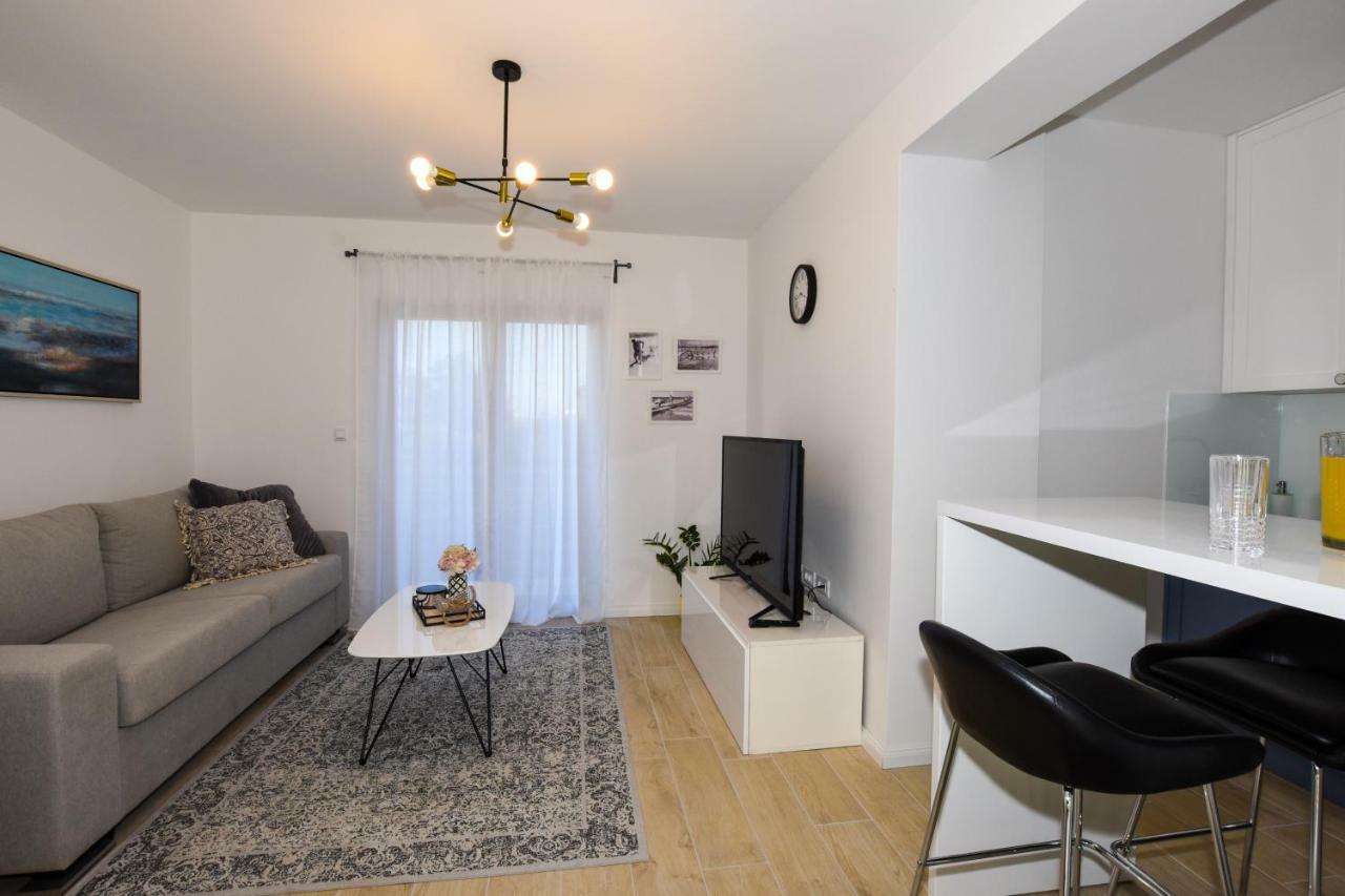 Apartments Villa Laura Pag Town Bagian luar foto