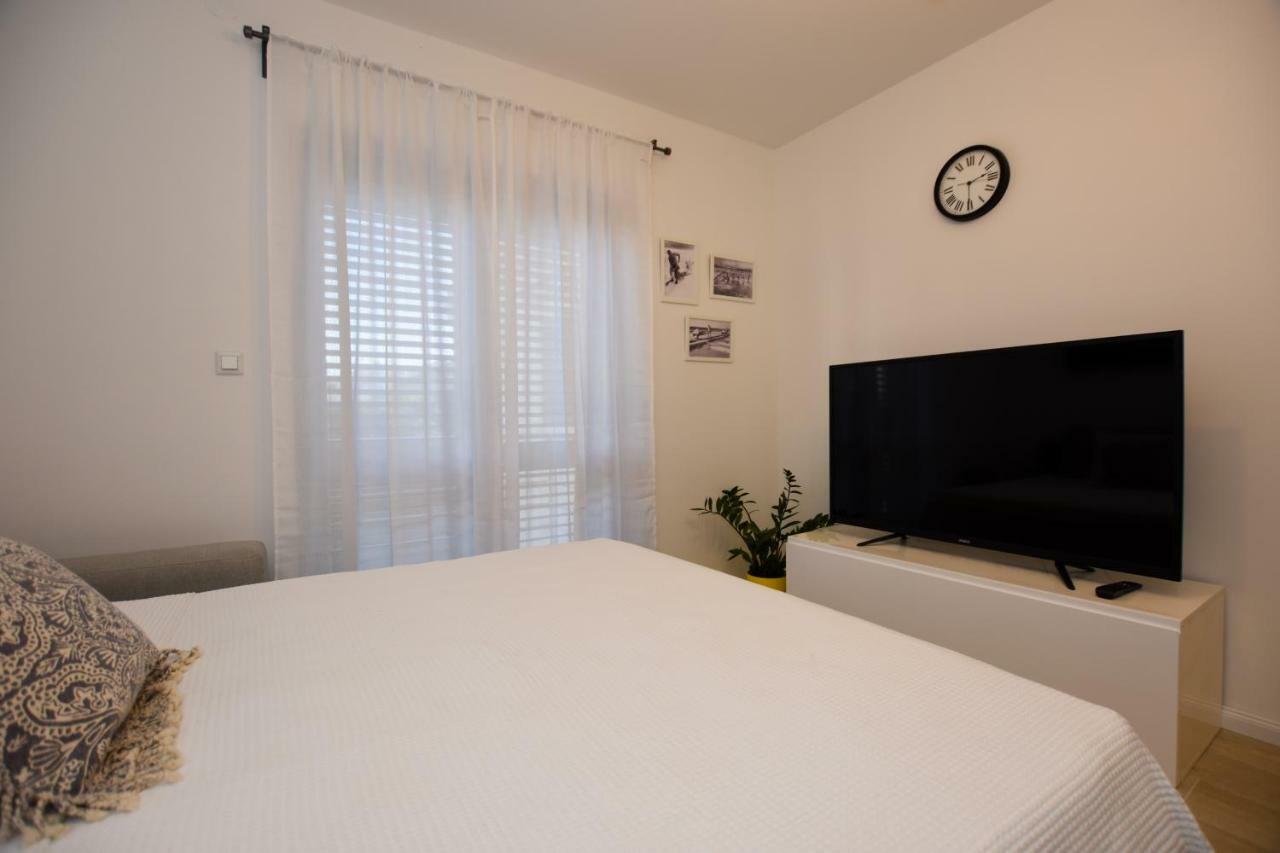 Apartments Villa Laura Pag Town Bagian luar foto