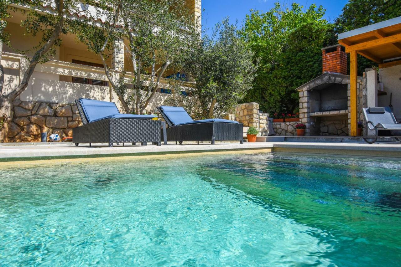 Apartments Villa Laura Pag Town Bagian luar foto