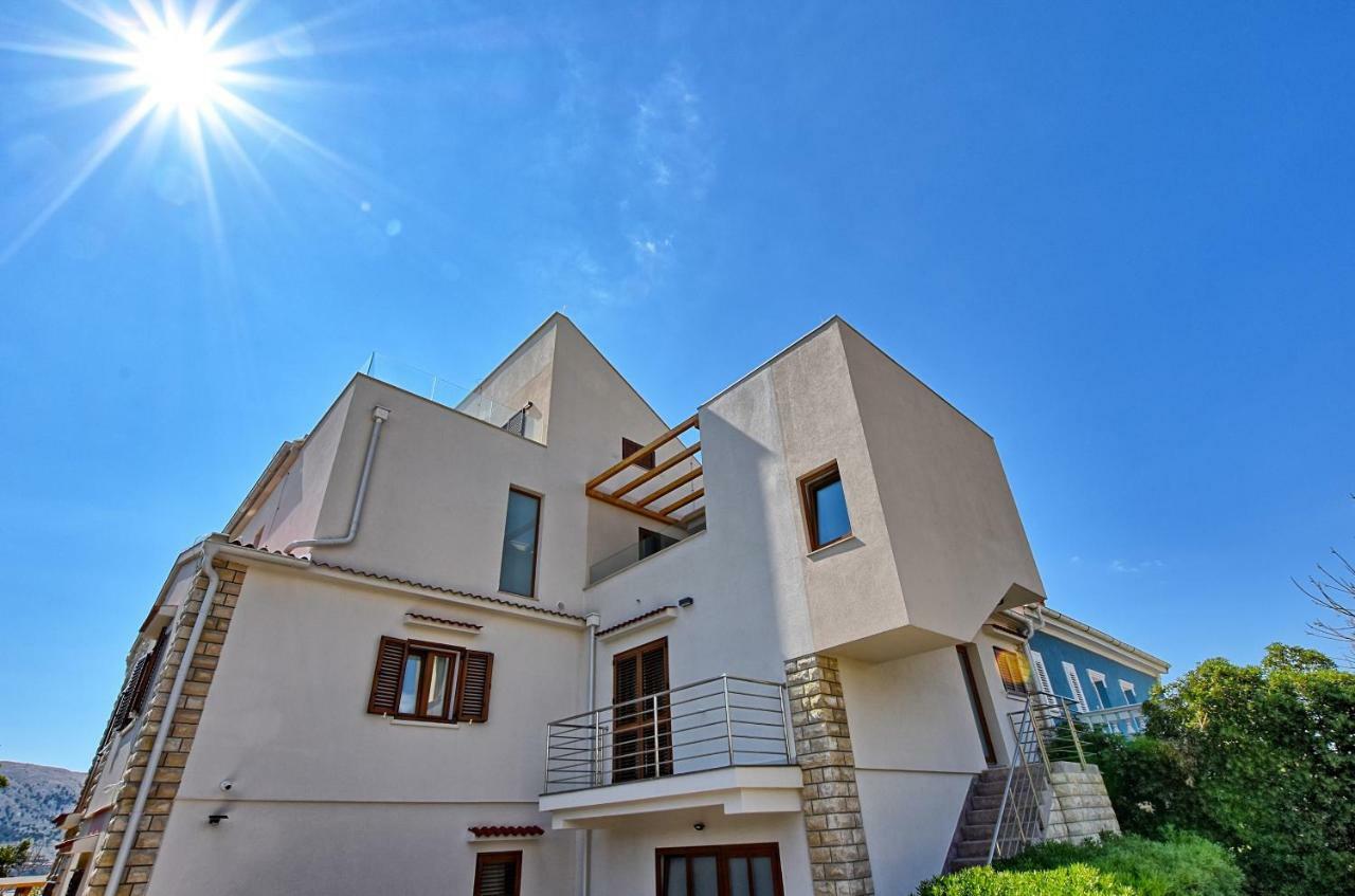 Apartments Villa Laura Pag Town Bagian luar foto