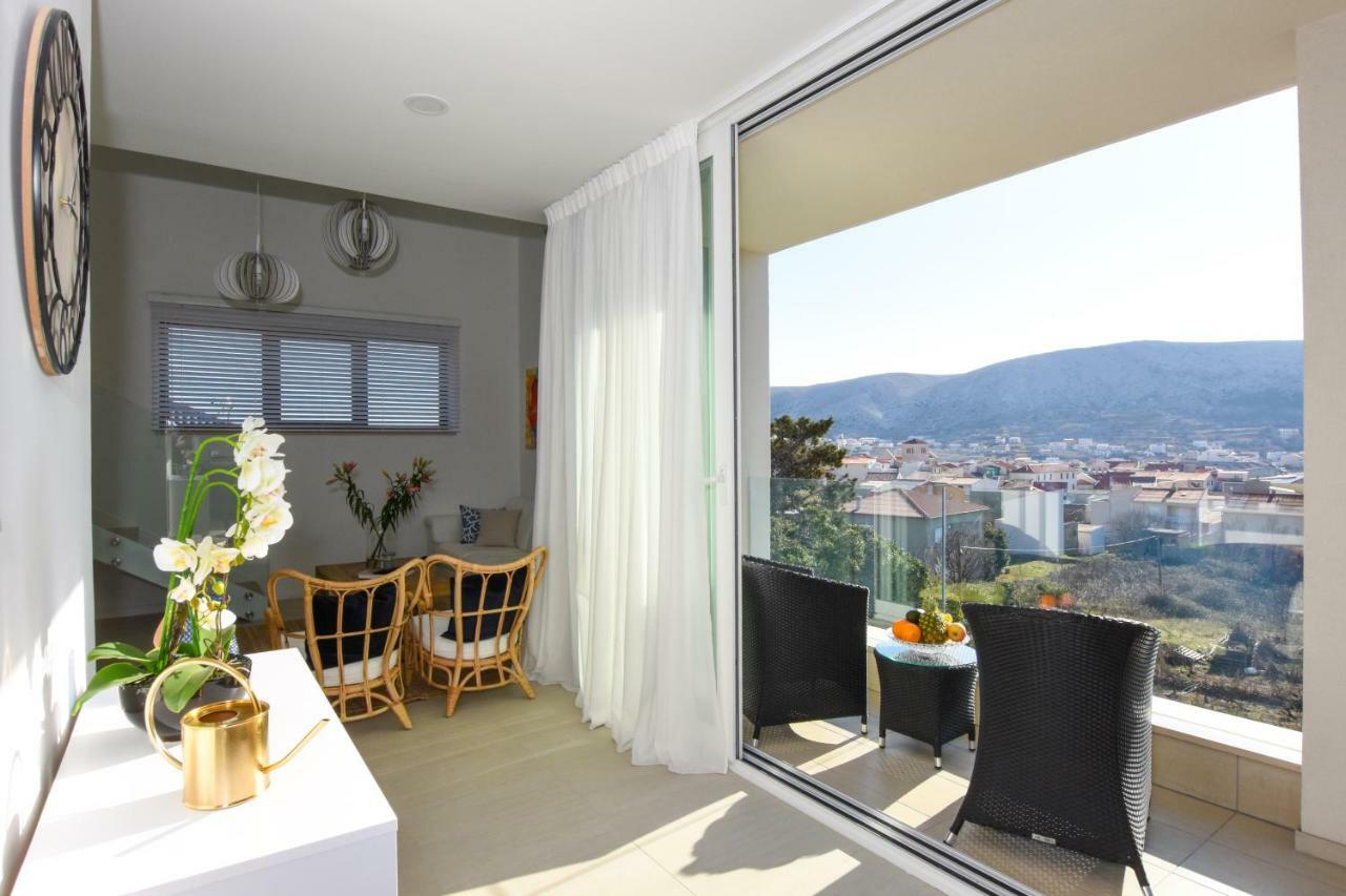 Apartments Villa Laura Pag Town Bagian luar foto